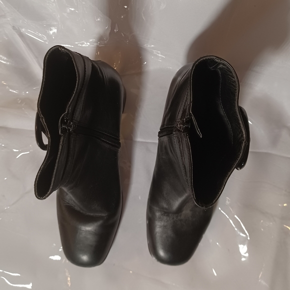 Nine West Boots - Picture 3 of 8